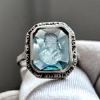 Zilver, Aqua blauw glas replica van het portret van een