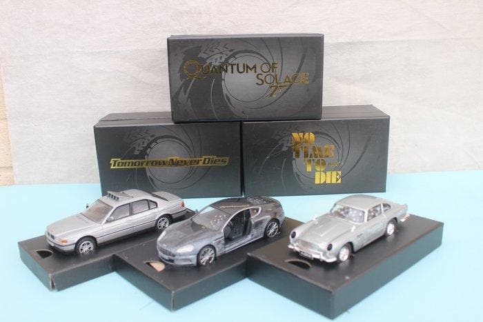 Corgi 1:36 - Modelauto (3) - James Bond 007s Aston Martin, Hobby en Vrije tijd, Modelauto's | 1:5 tot 1:12