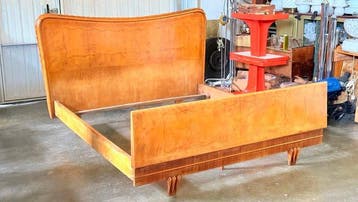 Bed - Hout - Ondertekend