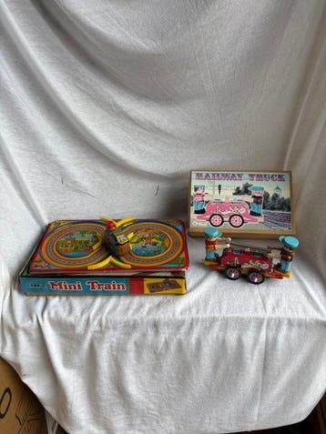 Blikken Speelgoed – Mini Train Baan & Railway Truck met, Antiek en Kunst