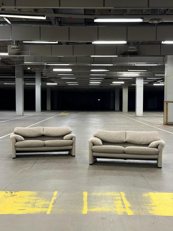Cassina Maralunga 2-zits Bank | 2 stuks | Shitake, Huis en Inrichting, Banken | Bankstellen, 150 tot 200 cm, 75 tot 100 cm, Rechte bank