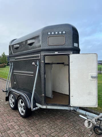 Degelijke 5 sterren 1,5 paards! Polyester opbouw!, Ophalen, Zo goed als nieuw, Polyester, 1½-paards trailer