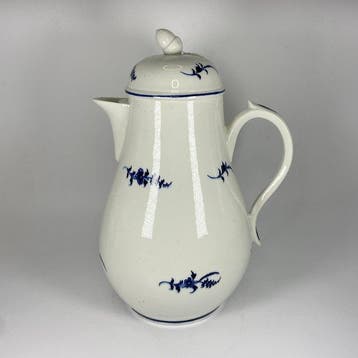 Koffiepot - Zacht porcelein - Tournai 18e eeuw.