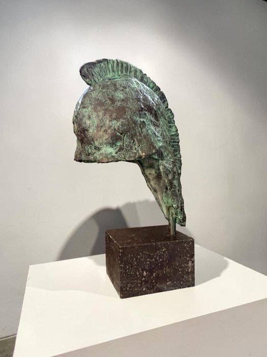 sculptuur, Bronze Spartan Helmet Sculpture on Marble Base -, Antiek en Kunst, Antiek | Keramiek en Aardewerk