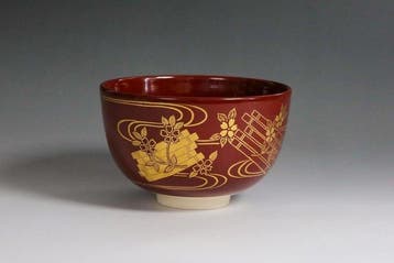 Awata-yaki theeschaal met gouden beschildering van
