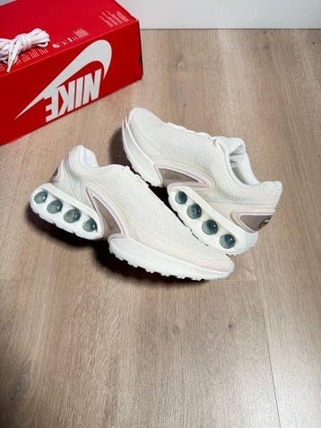 Nike - Sneakers - Maat: EU 43 - Nieuw met tags, Kleding | Heren, Schoenen, Nieuw