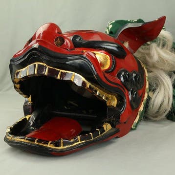 Hout - Shishigashira Vrouwelijk - Houtsnijwerk Shishimai