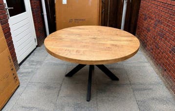 Eettafel rond 140 CM naturel mangohout met zwarte spinpoot, Huis en Inrichting, Tafels | Eettafels, Nieuw