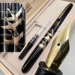 Kuretake & Wancher - Maki-e titled Crane’s Thousand-Year, Verzamelen, Pennenverzamelingen, Nieuw