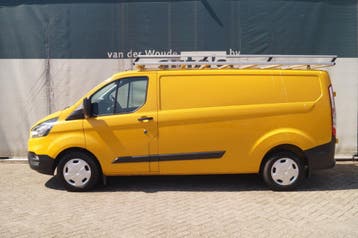 Ford Transit Custom 320 2.0 TDCI L2-H1 Trend -AIRCO-PDC-TREK, Gebruikt, Euro 6, Geel, Dealer onderhouden
