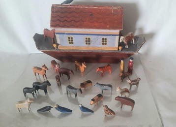 Folk-Art - Speelgoed Painted Wooden Noahs Ark With Figures