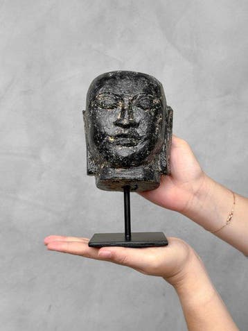 Beeld, NO RESERVE PRICE - Lavastone Budha Head on a custom