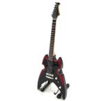 Miniatuur replica Silvertone gitaar - Paul Stanley- KISS, Ophalen of Verzenden, Nieuw, Pop, Beeldje of Miniatuur