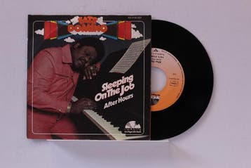vinyl single 7 inch - Fats Domino - Sleeping On The Job /..., Verzenden, Zo goed als nieuw, 7 inch, Rock en Metal