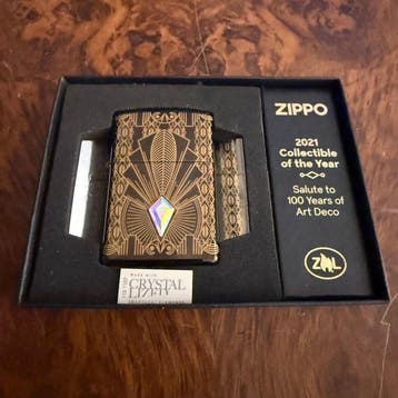 Zippo - Zippo 2021 Collectible of the Year – Art Deco -, Verzamelen, Nieuw
