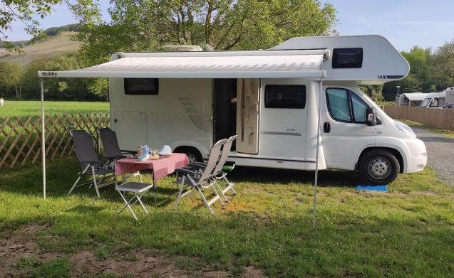 6 pers. Hobby camper huren in Spakenburg? Vanaf € 99 p.d. -, Caravans en Kamperen, Verhuur