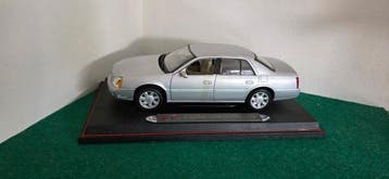 Maisto 1:18 - Modelauto - Cadillac DeVille DTS 2000, Nieuw