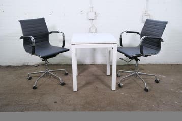 Tweedehands bijzettafel wit blad met metalen accenten 60x60, Verzenden, Gebruikt