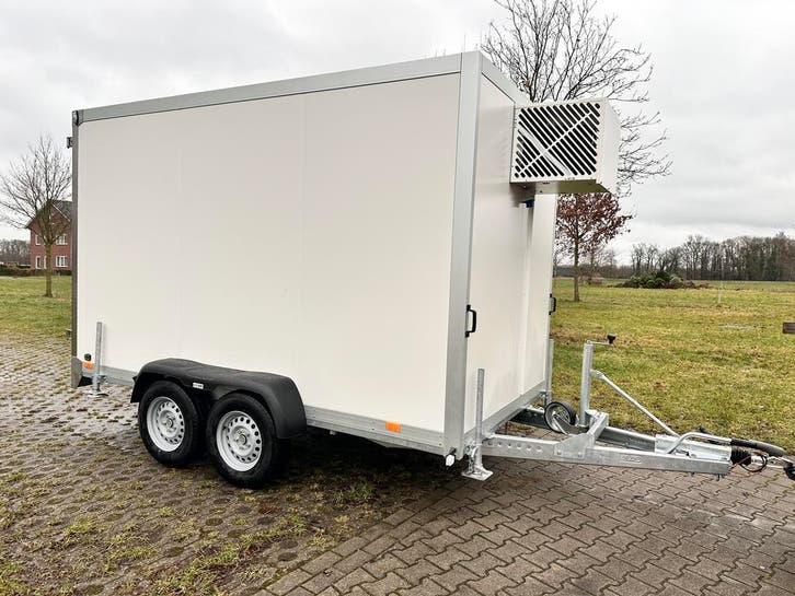 Koelaanhangwagen NIEUW Groot 5.2x2.4 meter tandem 2700KG, Auto diversen, Aanhangers en Bagagewagens, Nieuw, Ophalen of Verzenden