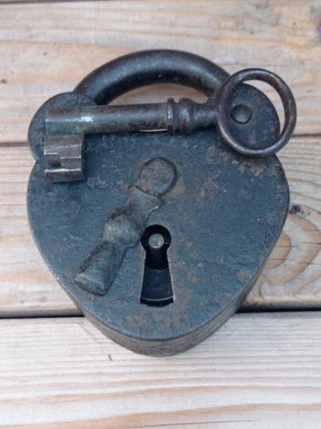 Hangslot, Antiek en Kunst