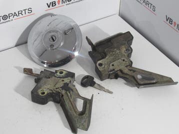 Honda VF 400 Tankdop en zadel sluiting, Motoren, Onderdelen | Honda, Ophalen of Verzenden, Nieuw