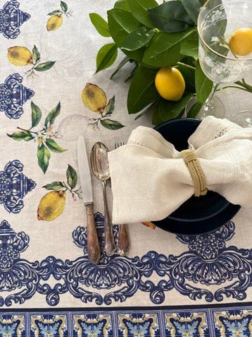 Elegante tafellaken voor grote tafels aan de Amalfikust met