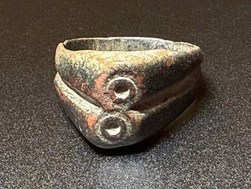 Oud-Romeins Brons Aantrekkelijke en zeldzame ring met een