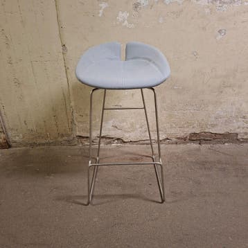 2x Moroso Fjord Barstool Lichtblauw Gebruikt, Gebruikt, Metaal, Met voetsteun, 60 tot 90 cm