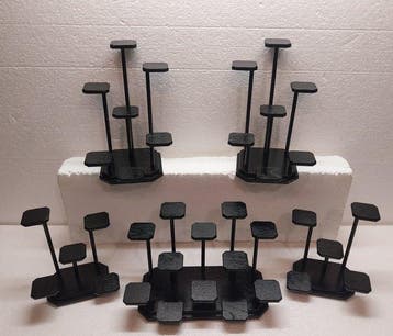 Standaard - 5 houten stands met totaal 36 kleine displays