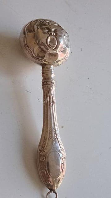 sculptuur, Antique silver rattle - 12 cm - Zilver