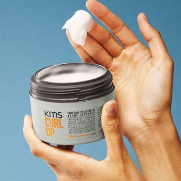 KMS Hair Curl Up Twisting Style Balm -  230ml, Ophalen of Verzenden, Nieuw, Haarverzorger of -hersteller
