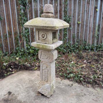 Begraven tuinlantaarn (christelijke lantaarn) - Steen,