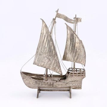 Schip op standaard. - Beeld, Santa Maria - 14 cm - .800, Antiek en Kunst