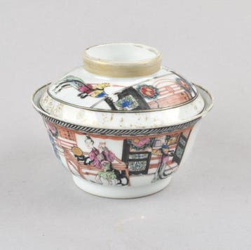 Kom - A CHINESE FAMILLE ROSE SEMI EGGSHELL COVERED BOWL -, Antiek en Kunst