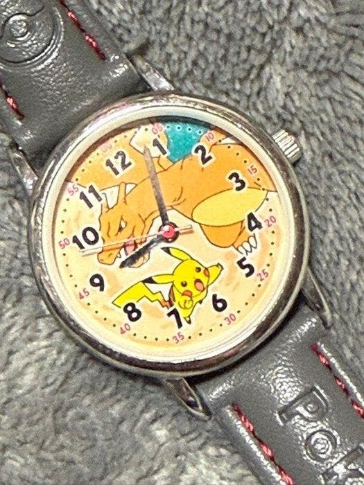 Pokémon - Quartz Wristwatch Pikachu & Charizard — Sunflame, Spelcomputers en Games, Spelcomputers | Overige Accessoires