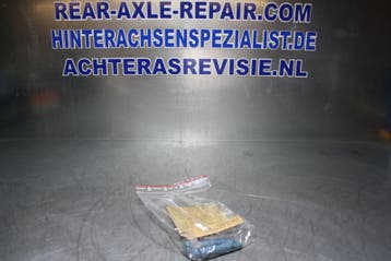 Opel Kadett D, 2 bouten tbv uitlaat, nummer 854977 (Motor), Verzenden, Nieuw, Opel