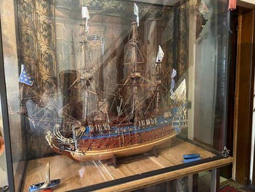 Modelschip - Scheepsmodellen in vitrine, Nieuw