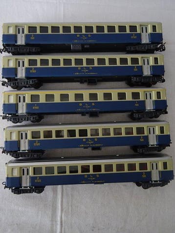 HAG H0 - 455,460 - Treinset (5) - BLS-personewagen 1e/2e, Nieuw
