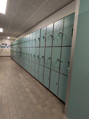 Ca. 8,65 meter Lockerkast wandmodule — 81x locker Safe-O-