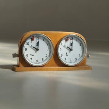 Klok - Hout, Glas - 1960-1970 - Schaakklok, Antiek en Kunst, Kunst | Designobjecten