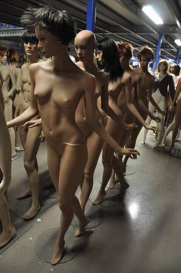 Dansende  damesfiguren van exclusief A-merk incl pruik