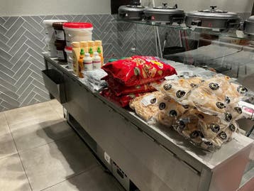 Online veiling: Diverse snacks en sauzen, Nieuw