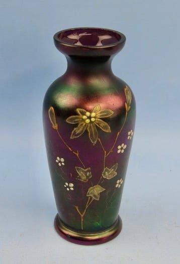 Wilhelm Kralik Sohn - Vaas - Glas - Iriserend-reliëf emaille