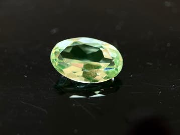 Chrysoliet - ca. 6 carat groene chrysoliet, Watersport en Boten, Roeiboten, Nieuw
