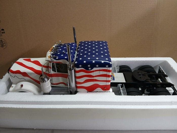 ROAD KINGS 1:18 - Model vrachtwagen - KENWORTH - W900, Hobby en Vrije tijd, Modelauto's | 1:5 tot 1:12
