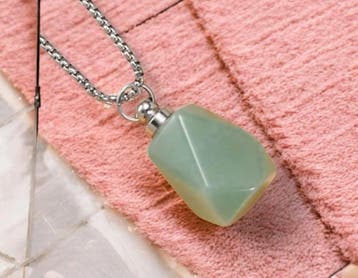 Gedenk hanger mini urn edelsteen Aventurine met ketting, Ophalen of Verzenden, Nieuw, Kraal