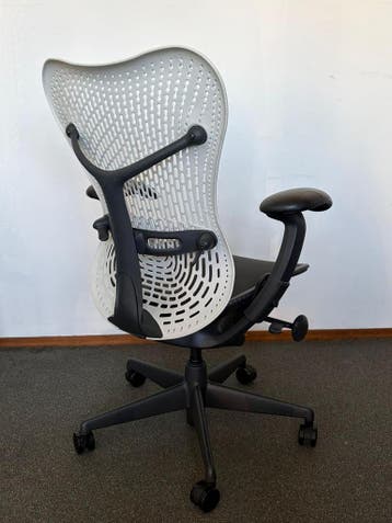 Herman Miller Mirra Bureaustoel - Zwart Met Wit - Opgeknapt!, Huis en Inrichting, Verzenden, Zwart, Zo goed als nieuw, Bureaustoel