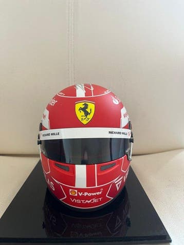 Ferrari - F1 - Charles Leclerc - 2022 - Helm op schaal 1:2, Nieuw