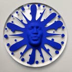 gregos - Blue kissing splash on plexiglas