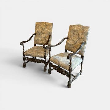 Fauteuil (2) - Walnoot - Monumentale Armstoelen